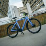 Van Moof blå elsykkel